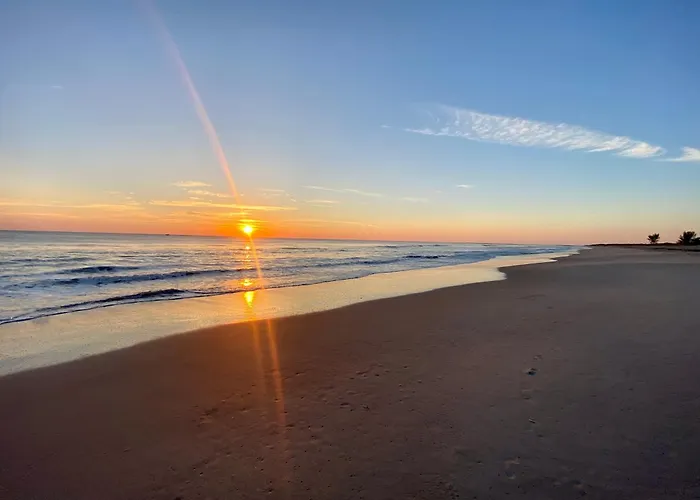 Sandy Shores - 2Br Beach Getaway And Surf Spot