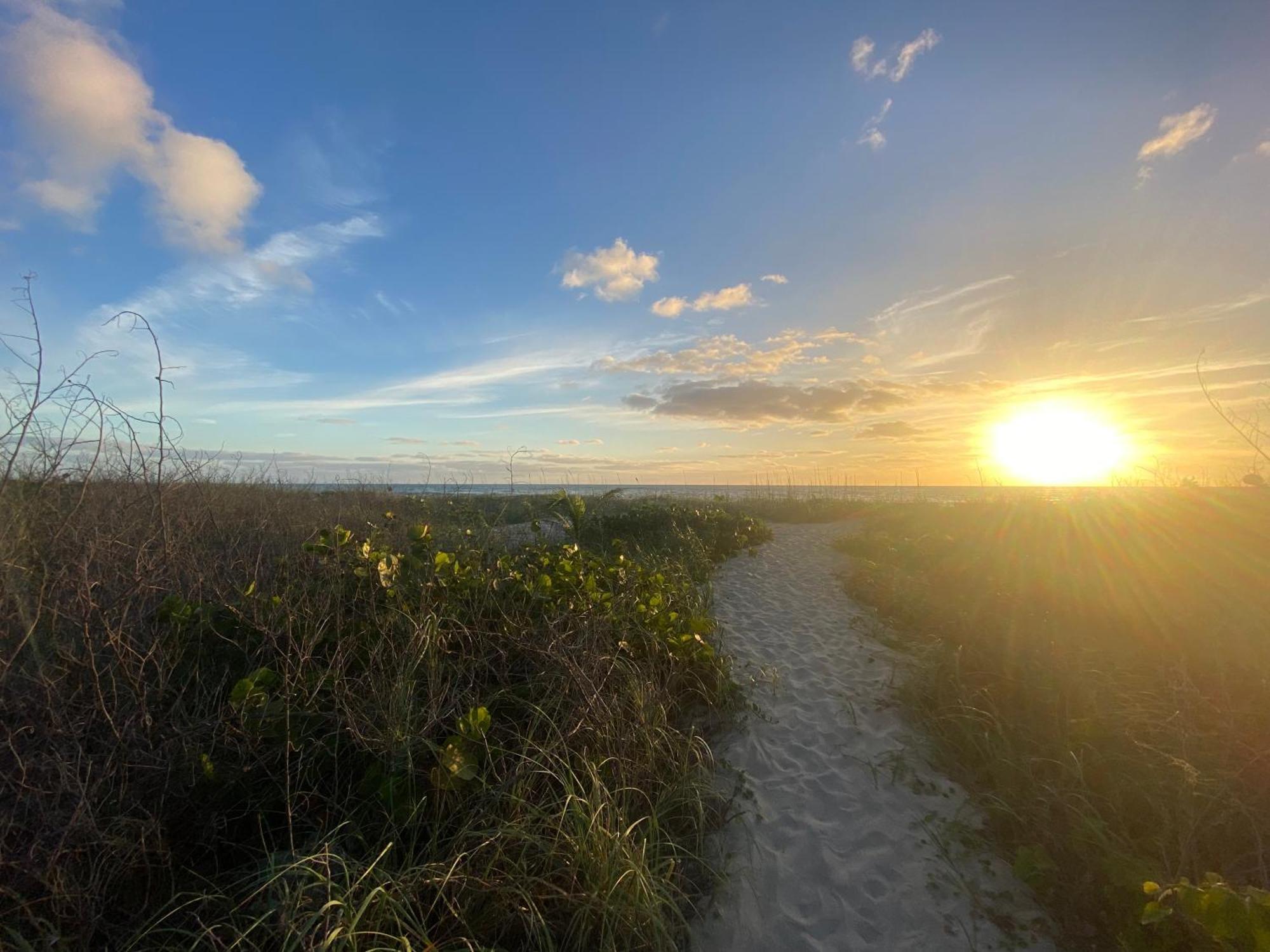 Villa Sandy Shores - 2br Getaway And Surf Spot